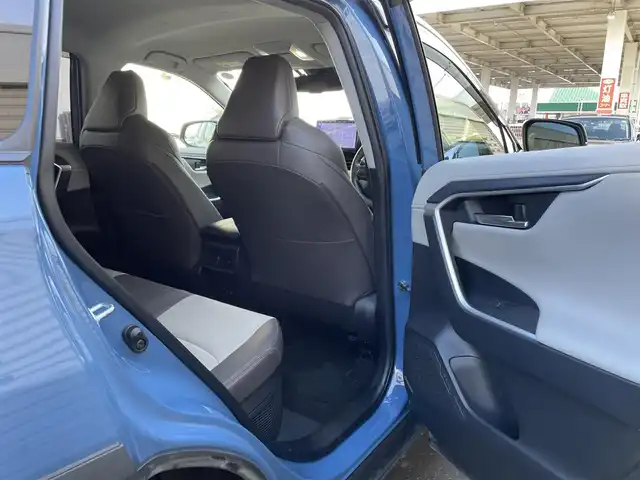 トヨタ ＲＡＶ４ ハイブリッド アドベンチャー 道東・釧路十勝 2022(令4)年 3.3万km アッシュグレーメタリック/グレイッシュブルー 4WD/ワンオーナー/寒冷地仕様/Toyota Safety Sense/・PCS(プリクラッシュセーフティ)/・LTA(レーントレーシングアシスト)/・BSM(ブラインドスポットモニター)/・オートマチックハイビーム/・レーダークルーズコントロール/社外フローティングナビ/ (FM/AM/DISC/BT)/フルセグTV/バックカメラ/ドライブレコーダー/革巻きステアリング/ステアリングスイッチ/ステアリングヒーター/パワーシート/ (運転席)/メモリーシート/ (運転席)/シートヒーター/ (運転席/助手席)/エアーシート/ (運転席/助手席)/プッシュスタート/スマートキー/スペアキー/純正キー1体型エンジンスターター/パワーバックドア/純正19インチAW付サマータイヤ積込/TOM’s17インチAW付スタッドレスタイヤ/純正LEDヘッドライト/フォグランプ/ (フロント/リア)/電動格納ミラー/ウインカーミラー/ルーフレール/純正ドアバイザー/純正フロアマット/ブレーキホールド/横滑り防止装置/アイドリングストップ/取扱説明書/保証書