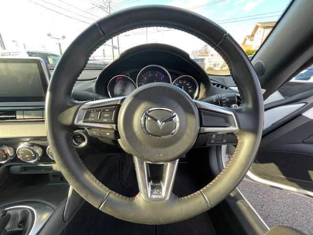 マツダ ロードスター RS 静岡県 2016(平28)年 6.5万km クリスタルホワイトパールマイカ ●純正ナビ/(フルセグ/CD/DVD/BT/AUX)/●ハーフレザーシート/●全席シートヒーター/●バックカメラ/●ブラインドスポットモニター/●レーンキープアシスト/●後方パーキングセンサー/●LEDヘッドライト/●オートライト/●革巻きステアリング/●ステアリングスイッチ/●前方ドライブレコーダー/●ETC/●スマートキー/●プッシュスタート/●社外フロアマット/●USB/●純正16インチアルミホイール/●ダブルSRS＋ABS