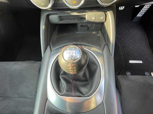 マツダ ロードスター RS 静岡県 2016(平28)年 6.5万km クリスタルホワイトパールマイカ ●純正ナビ/(フルセグ/CD/DVD/BT/AUX)/●ハーフレザーシート/●全席シートヒーター/●バックカメラ/●ブラインドスポットモニター/●レーンキープアシスト/●後方パーキングセンサー/●LEDヘッドライト/●オートライト/●革巻きステアリング/●ステアリングスイッチ/●前方ドライブレコーダー/●ETC/●スマートキー/●プッシュスタート/●社外フロアマット/●USB/●純正16インチアルミホイール/●ダブルSRS＋ABS