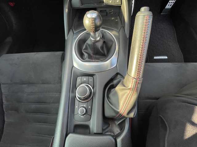 マツダ ロードスター RS 静岡県 2016(平28)年 6.5万km クリスタルホワイトパールマイカ ●純正ナビ/(フルセグ/CD/DVD/BT/AUX)/●ハーフレザーシート/●全席シートヒーター/●バックカメラ/●ブラインドスポットモニター/●レーンキープアシスト/●後方パーキングセンサー/●LEDヘッドライト/●オートライト/●革巻きステアリング/●ステアリングスイッチ/●前方ドライブレコーダー/●ETC/●スマートキー/●プッシュスタート/●社外フロアマット/●USB/●純正16インチアルミホイール/●ダブルSRS＋ABS