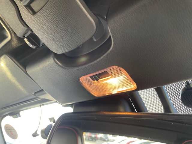 マツダ ロードスター RS 静岡県 2016(平28)年 6.5万km クリスタルホワイトパールマイカ ●純正ナビ/(フルセグ/CD/DVD/BT/AUX)/●ハーフレザーシート/●全席シートヒーター/●バックカメラ/●ブラインドスポットモニター/●レーンキープアシスト/●後方パーキングセンサー/●LEDヘッドライト/●オートライト/●革巻きステアリング/●ステアリングスイッチ/●前方ドライブレコーダー/●ETC/●スマートキー/●プッシュスタート/●社外フロアマット/●USB/●純正16インチアルミホイール/●ダブルSRS＋ABS