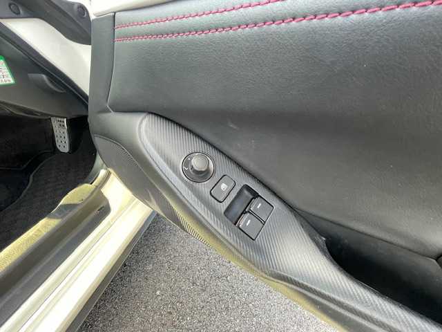 マツダ ロードスター RS 静岡県 2016(平28)年 6.5万km クリスタルホワイトパールマイカ ●純正ナビ/(フルセグ/CD/DVD/BT/AUX)/●ハーフレザーシート/●全席シートヒーター/●バックカメラ/●ブラインドスポットモニター/●レーンキープアシスト/●後方パーキングセンサー/●LEDヘッドライト/●オートライト/●革巻きステアリング/●ステアリングスイッチ/●前方ドライブレコーダー/●ETC/●スマートキー/●プッシュスタート/●社外フロアマット/●USB/●純正16インチアルミホイール/●ダブルSRS＋ABS