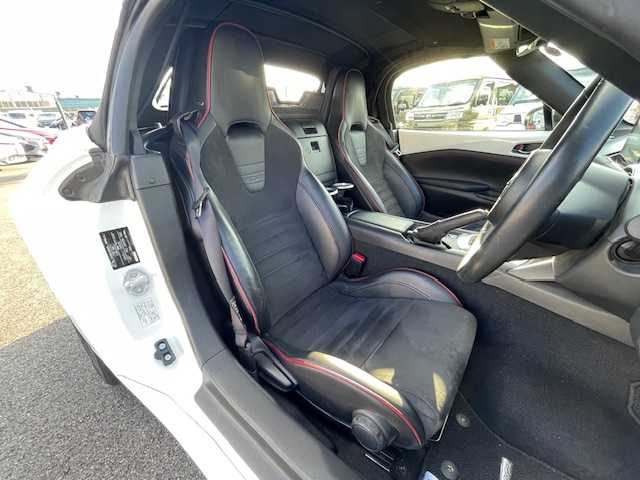 マツダ ロードスター RS 静岡県 2016(平28)年 6.5万km クリスタルホワイトパールマイカ ●純正ナビ/(フルセグ/CD/DVD/BT/AUX)/●ハーフレザーシート/●全席シートヒーター/●バックカメラ/●ブラインドスポットモニター/●レーンキープアシスト/●後方パーキングセンサー/●LEDヘッドライト/●オートライト/●革巻きステアリング/●ステアリングスイッチ/●前方ドライブレコーダー/●ETC/●スマートキー/●プッシュスタート/●社外フロアマット/●USB/●純正16インチアルミホイール/●ダブルSRS＋ABS