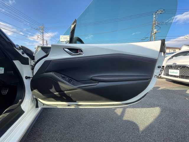 マツダ ロードスター RS 静岡県 2016(平28)年 6.5万km クリスタルホワイトパールマイカ ●純正ナビ/(フルセグ/CD/DVD/BT/AUX)/●ハーフレザーシート/●全席シートヒーター/●バックカメラ/●ブラインドスポットモニター/●レーンキープアシスト/●後方パーキングセンサー/●LEDヘッドライト/●オートライト/●革巻きステアリング/●ステアリングスイッチ/●前方ドライブレコーダー/●ETC/●スマートキー/●プッシュスタート/●社外フロアマット/●USB/●純正16インチアルミホイール/●ダブルSRS＋ABS