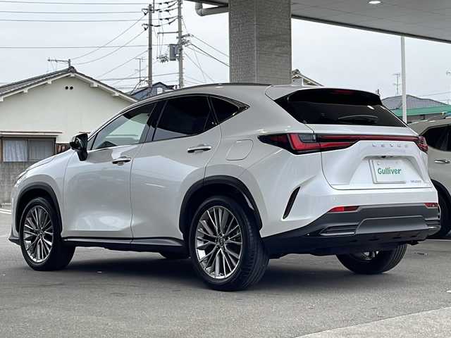 レクサス ＮＸ 250 バージョンL 愛媛県 2023(令5)年 1.6万km ソニッククォーツ ワンオーナー /純正メーカーOPナビ/フルセグTV/Bluetooth/全方位カメラ/サンルーフ /デシタルインナーミラー/前後ドライブレコーダー/前席パワーシート/レーダークルーズコントロール/純正20インチアルミホイール/置くだけ充電/取扱説明書/保証書