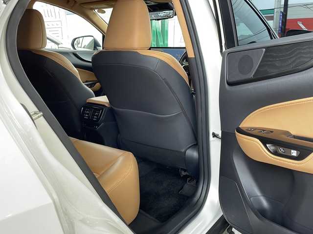 レクサス ＮＸ 250 バージョンL 愛媛県 2023(令5)年 1.6万km ソニッククォーツ ワンオーナー /純正メーカーOPナビ/フルセグTV/Bluetooth/全方位カメラ/サンルーフ /デシタルインナーミラー/前後ドライブレコーダー/前席パワーシート/レーダークルーズコントロール/純正20インチアルミホイール/置くだけ充電/取扱説明書/保証書