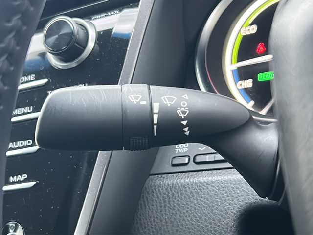 トヨタ カムリ G 山口県 2020(令2)年 5.7万km アティチュードブラックマイカ 禁煙車/スマートキー/プッシュスタート/前方ドライブレコーダー/純正HDDナビ/(BT/USB/ラジオ)/ETC/純正アルミホイール/純正フロアマット/バックカメラ/電子パーキングブレーキ/ブラインドスポットモニター/衝突軽減ブレーキ/車線逸脱警報装置/クリアランスソナー/オートライト/オートエアコン/オートハイビーム/レーダークルーズコントロール/取扱説明書/記録簿