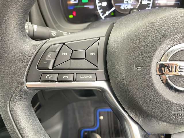 日産 ノート e－パワー X FOUR 長野県 2019(令1)年 6.2万km ブリリアントホワイトパール 4WD/純正SDナビ&フルセグTV&CD&DVD&BT/車線逸脱警報/衝突軽減ブレーキ/コーナーセンサー/社外前後ドライブレコーダー/アラウンドビューカメラ/ETC/LEDヘッドライト/オートライト/フロントフォグランプ/電動格納ミラー/ウィンカーミラー/純正15インチAW装着/純正フロアマット/ドアバイザー/プッシュスタート/スマートキー/スペアキー1本/純正エンジンスターター