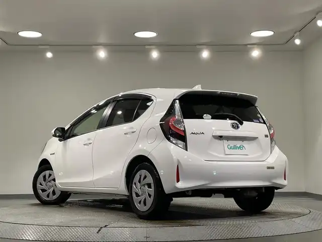 トヨタ アクア S 愛知県 2020(令2)年 8.8万km スーパーホワイトⅡ ＫＥＮＷＯＯＤナビ/バックカメラ/Ｂｌｕｅｔｏｏｔｈ/アクセサリーソケット/ＩＳＯＦＩＸ/電動格納ミラー/ビルトインＥＴＣ/リモコンキー/ヘッドライトレベライザー/オートエアコン/ステアリングスイッチ/ヘッドライト/フロアマット