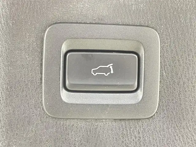 マツダ ＣＸ－８ XD Lパッケージ 千葉県 2018(平30)年 5.9万km スノーフレイクホワイトパールマイカ 禁煙　/純正ナビ/AM＆FM＆CD＆DVD＆Bluetooth＆フルセグTV/後席モニター　/本革シート　/１列目＆２列目シートヒーター　/１列目シートベンチレーション　/レーダークルーズコントロール　/ＬＥＤヘッドライト（オートライト機能付）　/全方位カメラ　/衝突軽減ブレーキ/ヘッドアップディスプレイ/運転席パワーシート（メモリー機能付）/ルーフレール　/フォグランプ/電動パーキングブレーキ/ブラインドスポットモニター/2列目キャプテンシート/自動防眩ルームミラー/リアサンシェード/電動格納サイドミラー/ステアリングヒーター/バックカメラ/アイドリングストップ/ウィンカーミラー/プッシュスタート/ETC