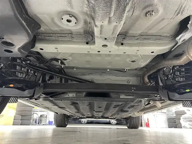 ホンダ ヴェゼル G 滋賀県 2023(令5)年 1.8万km プラチナホワイトパール 純正9インチナビ/【Bluetooth/USB/フルセグTV/Apple CarPlay/Android Auto】/バックカメラ/追従クルーズコントロール/クリアランスソナー/レーンキープアシスト/LEDヘッドライト/オートマチックハイビーム/衝突軽減ブレーキ/ヒルディセントコントロール/電動パーキングブレーキ/オートブレーキホールド/前後ドライブレコーダー/社外デジタルインナーミラー/ビルトインETC2.0/ワイヤレス充電/社外フロアマット/ドアバイザー/プッシュスタート/スマートキー/ステアリングリモコン