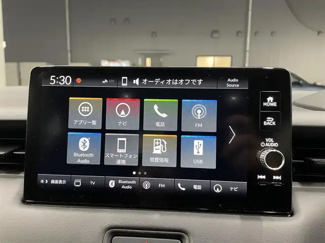 ホンダ ヴェゼル G 滋賀県 2023(令5)年 1.8万km プラチナホワイトパール 純正9インチナビ/【Bluetooth/USB/フルセグTV/Apple CarPlay/Android Auto】/バックカメラ/追従クルーズコントロール/クリアランスソナー/レーンキープアシスト/LEDヘッドライト/オートマチックハイビーム/衝突軽減ブレーキ/ヒルディセントコントロール/電動パーキングブレーキ/オートブレーキホールド/前後ドライブレコーダー/社外デジタルインナーミラー/ビルトインETC2.0/ワイヤレス充電/社外フロアマット/ドアバイザー/プッシュスタート/スマートキー/ステアリングリモコン