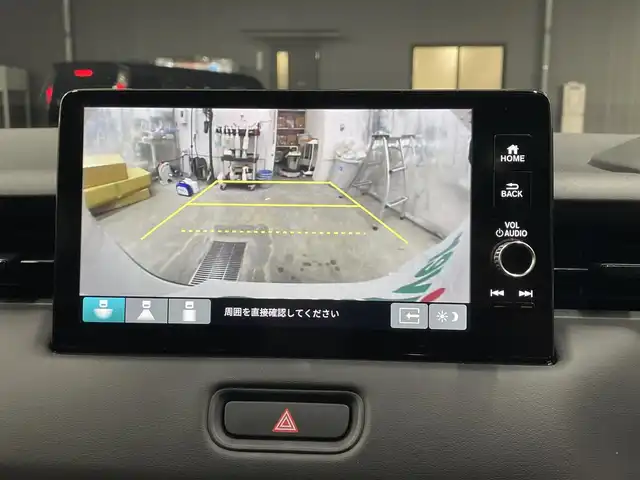 ホンダ ヴェゼル G 滋賀県 2023(令5)年 1.8万km プラチナホワイトパール 純正9インチナビ/【Bluetooth/USB/フルセグTV/Apple CarPlay/Android Auto】/バックカメラ/追従クルーズコントロール/クリアランスソナー/レーンキープアシスト/LEDヘッドライト/オートマチックハイビーム/衝突軽減ブレーキ/ヒルディセントコントロール/電動パーキングブレーキ/オートブレーキホールド/前後ドライブレコーダー/社外デジタルインナーミラー/ビルトインETC2.0/ワイヤレス充電/社外フロアマット/ドアバイザー/プッシュスタート/スマートキー/ステアリングリモコン