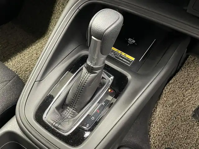 ホンダ ヴェゼル G 滋賀県 2023(令5)年 1.8万km プラチナホワイトパール 純正9インチナビ/【Bluetooth/USB/フルセグTV/Apple CarPlay/Android Auto】/バックカメラ/追従クルーズコントロール/クリアランスソナー/レーンキープアシスト/LEDヘッドライト/オートマチックハイビーム/衝突軽減ブレーキ/ヒルディセントコントロール/電動パーキングブレーキ/オートブレーキホールド/前後ドライブレコーダー/社外デジタルインナーミラー/ビルトインETC2.0/ワイヤレス充電/社外フロアマット/ドアバイザー/プッシュスタート/スマートキー/ステアリングリモコン