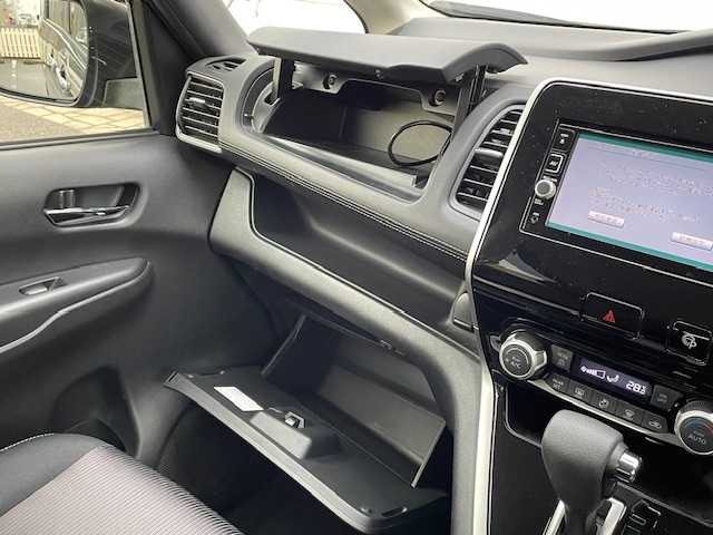 日産 セレナ ハイウェイスター 富山県 2016(平28)年 12.7万km ダイヤモンドブラック (株)IDOMが運営する【じしゃロン富山店】の自社ローン対象車両になります。こちらは現金ご利用時の価格です。自社ローンご希望の方は別途その旨お申付け下さい。/純正ナビ/FM/AM/CD/DVD/TV/SD/Bluetooth/アラウンドビューモニター/パーキングアシスト/エマージェンシーブレーキ/コーナーセンサー/クルーズコントロール/横滑り防止/両側パワースライドドア/前席シートヒーター/ステアリングリモコン/プッシュスタート/スマートキー/スペアキー