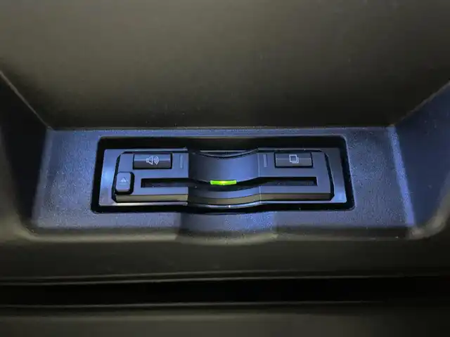トヨタ ハリアー エレガンス 埼玉県 2017(平29)年 5.1万km ホワイトパールクリスタルシャイン トヨタセーフティセンス/アルパイン10型ナビ/フルセグTV/バックカメラ/ドライブレコーダー/クリアランスソナー/レーンキープアシスト/レーダークルーズコントロール/プッシュスタート/スマートキー/パワーシート/革巻きステアリング/ステアリングスイッチ/ハーフレザー調シート/LEDオートライト/ETC