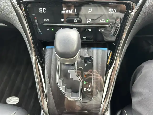 トヨタ ハリアー エレガンス 東京都 2017(平29)年 5.1万km ホワイトパールクリスタルシャイン ALPINE BIGX10型ナビ/CD/DVD/FM・AM/SD/Bluetooth/HDMI//フルセグTV/バックカメラ/ビルトインETC/ドライブレコーダー前後/プリクラッシュセーフティ/レーダークルーズコントロール/レーンディパーチャーアラート/オートハイビーム/インテリジェントクリアランスソナー/オートブレーキホールド/ハーフレザーシート/パワーシート/純正１７インチアルミホイール/AW付スタッドレスタイヤ積込/純正フロアマット/純正ドアバイザー/LEDヘッドライト/保証書/取扱説明書/スペアキー