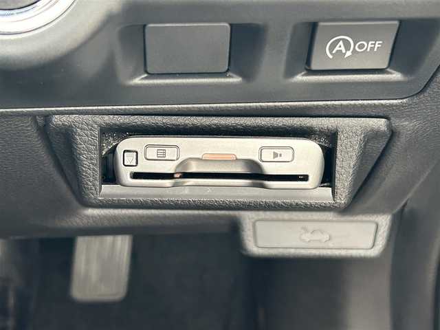スバル インプレッサ スポーツ 1．6i－L 愛媛県 2014(平26)年 2.6万km サテンホワイトパール 禁煙車/登録時走行距離：26093km/ディーラーオプション純正7インチナビ/CD/DVD/ワンセグTV/Bluetooth/バックカメラ/前方ドライブレコーダー(SDカードなし)/ETC/衝突被害軽減システム/横滑り防止装置/LEDヘッドライト/レザーシート/前席パワーシート/前席シートヒーター/エンジンスタートボタン/スマートキー/スペアキー/純正フロアマット/純正15インチアルミホイール