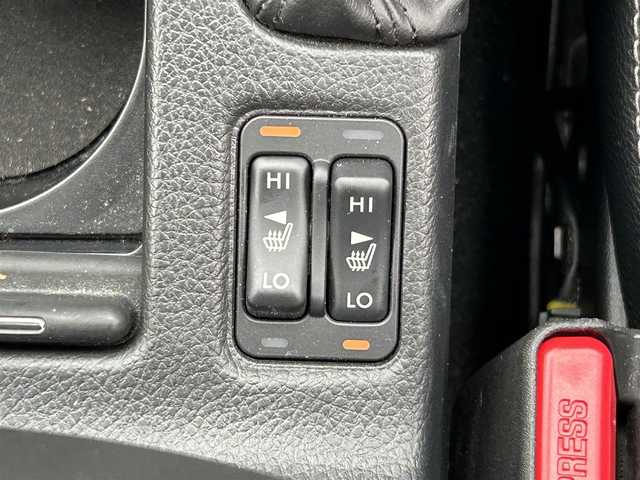 スバル インプレッサ スポーツ 1．6i－L 愛媛県 2014(平26)年 2.6万km サテンホワイトパール 禁煙車/登録時走行距離：26093km/ディーラーオプション純正7インチナビ/CD/DVD/ワンセグTV/Bluetooth/バックカメラ/前方ドライブレコーダー(SDカードなし)/ETC/衝突被害軽減システム/横滑り防止装置/LEDヘッドライト/レザーシート/前席パワーシート/前席シートヒーター/エンジンスタートボタン/スマートキー/スペアキー/純正フロアマット/純正15インチアルミホイール