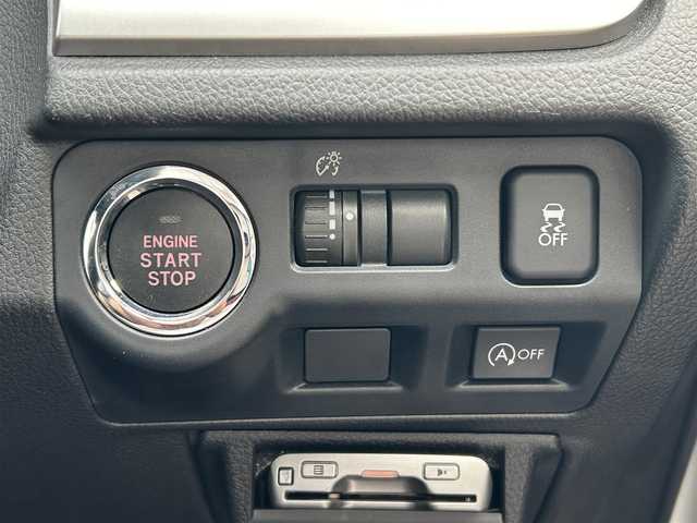スバル インプレッサ スポーツ 1．6i－L 愛媛県 2014(平26)年 2.6万km サテンホワイトパール 禁煙車/登録時走行距離：26093km/ディーラーオプション純正7インチナビ/CD/DVD/ワンセグTV/Bluetooth/バックカメラ/前方ドライブレコーダー(SDカードなし)/ETC/衝突被害軽減システム/横滑り防止装置/LEDヘッドライト/レザーシート/前席パワーシート/前席シートヒーター/エンジンスタートボタン/スマートキー/スペアキー/純正フロアマット/純正15インチアルミホイール