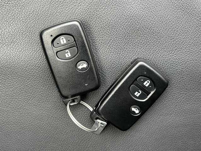スバル インプレッサ スポーツ 1．6i－L 愛媛県 2014(平26)年 2.6万km サテンホワイトパール 禁煙車/登録時走行距離：26093km/ディーラーオプション純正7インチナビ/CD/DVD/ワンセグTV/Bluetooth/バックカメラ/前方ドライブレコーダー(SDカードなし)/ETC/衝突被害軽減システム/横滑り防止装置/LEDヘッドライト/レザーシート/前席パワーシート/前席シートヒーター/エンジンスタートボタン/スマートキー/スペアキー/純正フロアマット/純正15インチアルミホイール