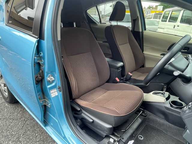 トヨタ アクア G 千葉県 2013(平25)年 3.2万km クールソーダメタリック ワンオーナー/ディーラーナビ/(ワンセグ/CD/BT/SD)/ETC/バックカメラ/前方ドライブレコーダー/スマートキー＆プッシュスタート/純正フロアマット/オートライト/取扱説明書/保証書