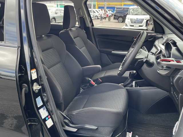 スズキ スイフト HYBRID ML 道北・旭川 2019(令1)年 6.9万km スーパーブラックパール ・４ＷＤ/・純正エンジンスターター/・社外ＳＤナビ/　ＣＤ/ＤＶＤ/ＢＴ/フルセグ/ＳＤ/・バックカメラ////スズキセーフティサポート////アダクティブクルーズコントロール/ブラインドスポットモニター/デュアルセンサーブレーキサポート/誤発進抑制機能/ハイビームアシスト/車線逸脱警報、抑制機能/ふらつき警報/標識認識機能/・社外１６インチアルミホイール/・社外１５インチアルミホイール冬タイヤ積込/・パドルシフト/・ステアリングリモコン/・ドライブレコーダー/・前席シートヒーター/・ＬＥＤライト/・オートライト/・フォグライト/・新車時保証書/・スペアキー×１