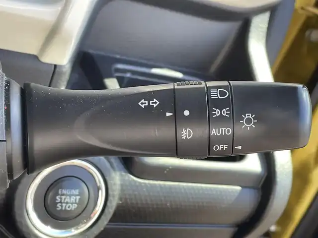 スズキ クロスビー HYBRID MZ 道央・札幌 2018(平30)年 5.1万km ラッシュイエローメタリック/ブラック2トーンルーフ 社外7インチナビ（AM/FM/フルセグTV/CD/DVD/BT/USB/SD/MS/iPod）/社外AW＋夏タイヤMUDSTAR（175/65R15）/全方位モニター/ビルトインETC/社外前後式ドライブレコーダー/自動ブレーキ/前後コーナーセンサー/横滑り防止装置/クルーズコントロール/レーンキープアシスト/プッシュスタート/インテリキー×２/アイドリングストップ/前席シートヒーター/マニュアルモード付シフト（コラム）/積込純正AW（ブラック）＋アイスガード60（175/60R16）’2021製溝6mm/レーダー（スーパーキャットA330）/ヒッチメンバー（SUN AUTO製）/１インチリフトアップ