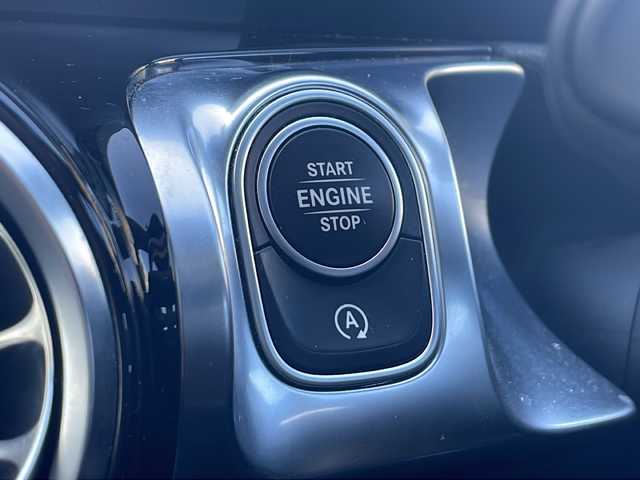 メルセデス・ベンツ Ｍ・ベンツ ＧＬＢ２００ｄ 4マチック AMGライン 東京都 2021(令3)年 3.3万km ポーラホワイト 純正メーカーナビ/【Bluetooth/TV/USB/AM/FM】/ETC2.0タイプ/バックカメラ/アラウンドビューモニター/アクティブブレーキアシスト/アクティブレーンキープアシスト/アクティヴステアリングアシスト/レーダークルーズコントロール/ヘッドアップディスプレイ/ブラインドスポットモニター/ドライブレコーダー/サンルーフ/置くだけ充電/パワーバックドア/D/Nシートヒーター/D/Nパワーシート/D/Nメモリーシート/プッシュスタート/スマートキー×2