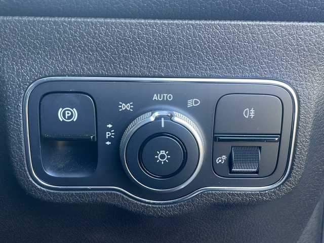 メルセデス・ベンツ Ｍ・ベンツ ＧＬＢ２００ｄ 4マチック AMGライン 東京都 2021(令3)年 3.3万km ポーラホワイト 純正ナビ/フルセグ/アラウンドビューモニター/サンルーフ/レーダークルーズコントロール/アクティブブレーキアシスト/アクティブレーンキープアシスト/アクティヴステアリングアシスト/ヘッドアップディスプレイ/ブラインドスポットモニター/ドライブレコーダー/置くだけ充電/パワーバックドア/D/Nシートヒーター/D/Nパワーシート/D/Nメモリーシート/プッシュスタート/スマートキー×2