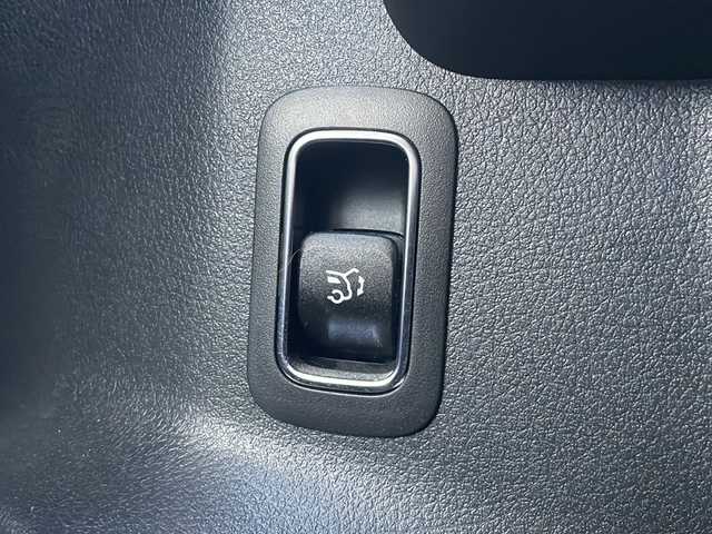 メルセデス・ベンツ Ｍ・ベンツ ＧＬＢ２００ｄ 4マチック AMGライン 東京都 2021(令3)年 3.3万km ポーラホワイト 純正ナビ/フルセグ/アラウンドビューモニター/サンルーフ/レーダークルーズコントロール/アクティブブレーキアシスト/アクティブレーンキープアシスト/アクティヴステアリングアシスト/ヘッドアップディスプレイ/ブラインドスポットモニター/ドライブレコーダー/置くだけ充電/パワーバックドア/D/Nシートヒーター/D/Nパワーシート/D/Nメモリーシート/プッシュスタート/スマートキー×2