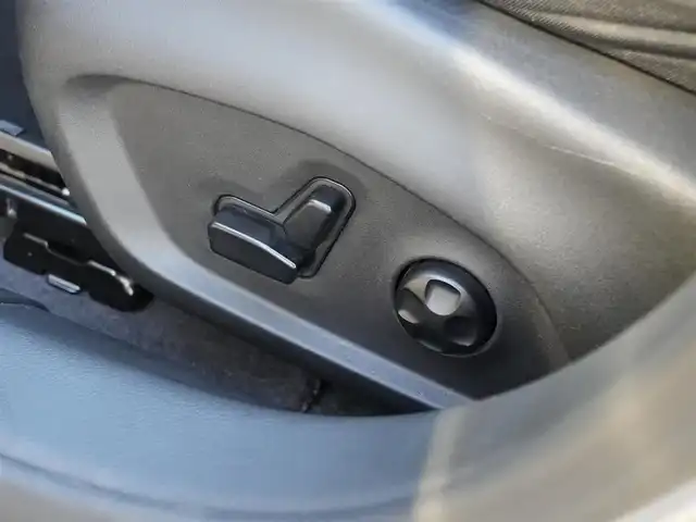 クライスラー・ジープ ジープ コンパス 80thアニバーサリーED 静岡県 2022(令4)年 4.1万km グレー 禁煙車/パノラミックサンルーフ/ルーフレール/ハンズフリーパワーリフトゲート/ヒルスタートアシスト/エレクトロニックパーキングブレーキ/オートブレーキホールド/衝突軽減ブレーキ/アドバンストブレーキアシスト/アダプティブクルーズコントロール/アクティブレーンマネージメント/BSM/リアクロスバスディテクション/サラウンドビューカメラ/インテリジェントスピードアシスト/ドライバーアテンションアラート/フロントリアパークアシスト/10．1型タッチパネルモニター/・AM/FM/DTV/Bluetooth/USB/AppleCarPlay/AndroidAuto/アルパインプレミアムサウンド/ヒーテッドステアリングホイール/革巻ステアリング/ステアリングスイッチ/LEDヘッドライト/オートハイビーム/オートライト/自動防舷ルームミラー/黒レザーシート/シートメモリー（D）/パワーシート/シートヒーター（D/N）/スマートキー/プッシュスタート/スペアキー/ETC２．０/純正フロアマット/純正18インチホイール/スペアタイヤ