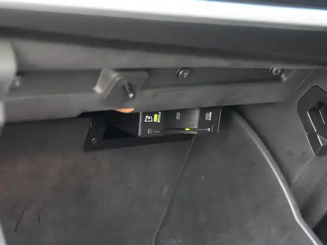 クライスラー・ジープ ジープ コンパス 80thアニバーサリーED 静岡県 2022(令4)年 4.1万km グレー 禁煙車/パノラミックサンルーフ/ルーフレール/ハンズフリーパワーリフトゲート/ヒルスタートアシスト/エレクトロニックパーキングブレーキ/オートブレーキホールド/衝突軽減ブレーキ/アドバンストブレーキアシスト/アダプティブクルーズコントロール/アクティブレーンマネージメント/BSM/リアクロスバスディテクション/サラウンドビューカメラ/インテリジェントスピードアシスト/ドライバーアテンションアラート/フロントリアパークアシスト/10．1型タッチパネルモニター/・AM/FM/DTV/Bluetooth/USB/AppleCarPlay/AndroidAuto/アルパインプレミアムサウンド/ヒーテッドステアリングホイール/革巻ステアリング/ステアリングスイッチ/LEDヘッドライト/オートハイビーム/オートライト/自動防舷ルームミラー/黒レザーシート/シートメモリー（D）/パワーシート/シートヒーター（D/N）/スマートキー/プッシュスタート/スペアキー/ETC２．０/純正フロアマット/純正18インチホイール/スペアタイヤ