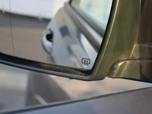 クライスラー・ジープ ジープ コンパス 80thアニバーサリーED 静岡県 2022(令4)年 4.1万km グレー 禁煙車/パノラミックサンルーフ/ルーフレール/ハンズフリーパワーリフトゲート/ヒルスタートアシスト/エレクトロニックパーキングブレーキ/オートブレーキホールド/衝突軽減ブレーキ/アドバンストブレーキアシスト/アダプティブクルーズコントロール/アクティブレーンマネージメント/BSM/リアクロスバスディテクション/サラウンドビューカメラ/インテリジェントスピードアシスト/ドライバーアテンションアラート/フロントリアパークアシスト/10．1型タッチパネルモニター/・AM/FM/DTV/Bluetooth/USB/AppleCarPlay/AndroidAuto/アルパインプレミアムサウンド/ヒーテッドステアリングホイール/革巻ステアリング/ステアリングスイッチ/LEDヘッドライト/オートハイビーム/オートライト/自動防舷ルームミラー/黒レザーシート/シートメモリー（D）/パワーシート/シートヒーター（D/N）/スマートキー/プッシュスタート/スペアキー/ETC２．０/純正フロアマット/純正18インチホイール/スペアタイヤ