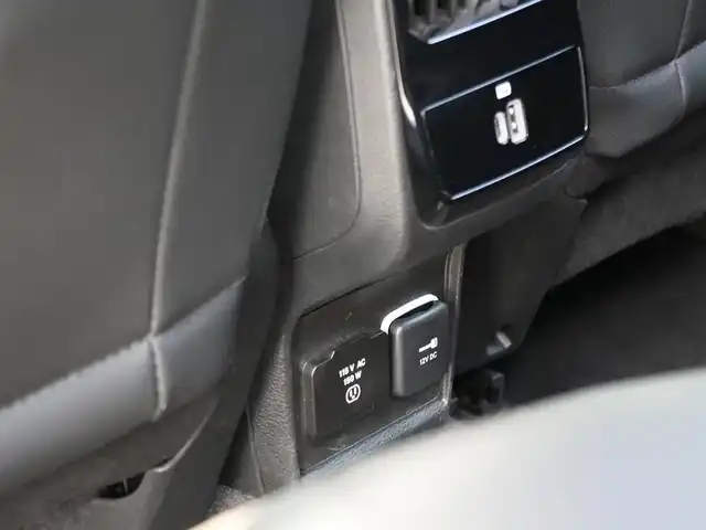 クライスラー・ジープ ジープ コンパス 80thアニバーサリーED 静岡県 2022(令4)年 4.1万km グレー 禁煙車/パノラミックサンルーフ/ルーフレール/ハンズフリーパワーリフトゲート/ヒルスタートアシスト/エレクトロニックパーキングブレーキ/オートブレーキホールド/衝突軽減ブレーキ/アドバンストブレーキアシスト/アダプティブクルーズコントロール/アクティブレーンマネージメント/BSM/リアクロスバスディテクション/サラウンドビューカメラ/インテリジェントスピードアシスト/ドライバーアテンションアラート/フロントリアパークアシスト/10．1型タッチパネルモニター/・AM/FM/DTV/Bluetooth/USB/AppleCarPlay/AndroidAuto/アルパインプレミアムサウンド/ヒーテッドステアリングホイール/革巻ステアリング/ステアリングスイッチ/LEDヘッドライト/オートハイビーム/オートライト/自動防舷ルームミラー/黒レザーシート/シートメモリー（D）/パワーシート/シートヒーター（D/N）/スマートキー/プッシュスタート/スペアキー/ETC２．０/純正フロアマット/純正18インチホイール/スペアタイヤ