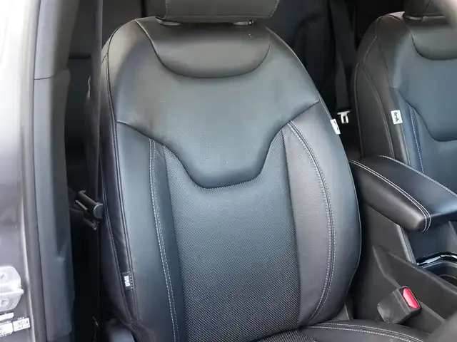 クライスラー・ジープ ジープ コンパス 80thアニバーサリーED 静岡県 2022(令4)年 4.1万km グレー 禁煙車/パノラミックサンルーフ/ルーフレール/ハンズフリーパワーリフトゲート/ヒルスタートアシスト/エレクトロニックパーキングブレーキ/オートブレーキホールド/衝突軽減ブレーキ/アドバンストブレーキアシスト/アダプティブクルーズコントロール/アクティブレーンマネージメント/BSM/リアクロスバスディテクション/サラウンドビューカメラ/インテリジェントスピードアシスト/ドライバーアテンションアラート/フロントリアパークアシスト/10．1型タッチパネルモニター/・AM/FM/DTV/Bluetooth/USB/AppleCarPlay/AndroidAuto/アルパインプレミアムサウンド/ヒーテッドステアリングホイール/革巻ステアリング/ステアリングスイッチ/LEDヘッドライト/オートハイビーム/オートライト/自動防舷ルームミラー/黒レザーシート/シートメモリー（D）/パワーシート/シートヒーター（D/N）/スマートキー/プッシュスタート/スペアキー/ETC２．０/純正フロアマット/純正18インチホイール/スペアタイヤ