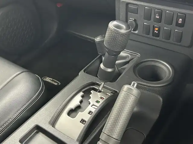 トヨタ ＦＪクルーザー 熊本県 2014(平26)年 4.5万km ブラック/ホワイト ワンオーナー/禁煙車　/社外ナビMDV-X701W（フルセグ・ＢＴ）/ＥＴＣ　/ＨＥＲＩＴＡＧＥマフラー　/背面ハードタイヤケース　/横滑り防止　/社外フロアマット　/社外２０インチＡＷ　/スペアキー２本　/保証書　/取扱説明書
