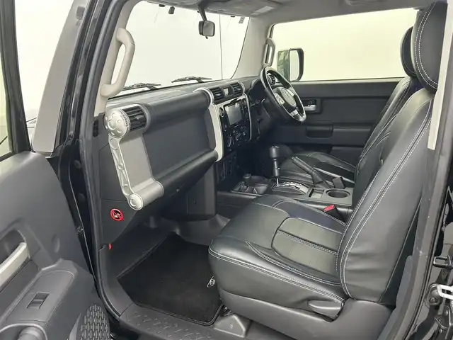 トヨタ ＦＪクルーザー 熊本県 2014(平26)年 4.5万km ブラック/ホワイト ワンオーナー/禁煙車　/社外ナビMDV-X701W（フルセグ・ＢＴ）/ＥＴＣ　/ＨＥＲＩＴＡＧＥマフラー　/背面ハードタイヤケース　/横滑り防止　/社外フロアマット　/社外２０インチＡＷ　/スペアキー２本　/保証書　/取扱説明書