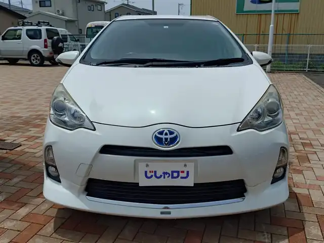 トヨタ アクア G ブラックソフトレザーセレ 新潟県 2014(平26)年 10.2万km ライムホワイトパールクリスタルシャイン (株)IDOMが運営する【じしゃロン新潟店】の自社ローン専用車両になります。/こちらは現金またはオートローンご利用時の価格です。自社ローンご希望の方は別途その旨お申付け下さい/純正SDナビ/FM/AM/CD/DVD視聴可能/フルセグTV視聴可能(走行中視聴可能)/Bluetooth接続可能/バックカメラ/ETC/プッシュスタート/合皮シート/純正フロアマット/電動格納ウィンカーミラー/スマートキー/スペアキー×１/取扱説明書