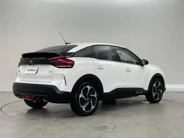 シトロエン Ｃ４ シャイン 埼玉県 2022(令4)年 0.4万km 白 純正ディスプレイオーディオ　ヘッドアップディスプレイ　ステアリングヒーター　レザーシート　シートヒーター　　レーダークルーズコントロール　前後ドライブレコーダー　　サンルーフ　パドルシフト　衝突軽減装置