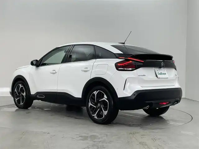 シトロエン Ｃ４ シャイン 埼玉県 2022(令4)年 0.4万km 白 純正ディスプレイオーディオ　ヘッドアップディスプレイ　ステアリングヒーター　レザーシート　シートヒーター　　レーダークルーズコントロール　前後ドライブレコーダー　　サンルーフ　パドルシフト　衝突軽減装置