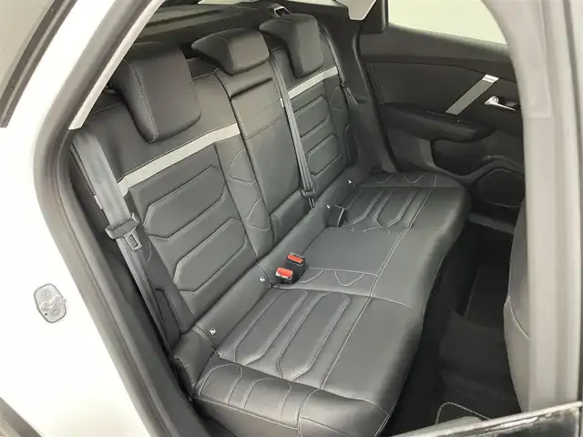 シトロエン Ｃ４ シャイン 埼玉県 2022(令4)年 0.4万km 白 純正ディスプレイオーディオ　ヘッドアップディスプレイ　ステアリングヒーター　レザーシート　シートヒーター　　レーダークルーズコントロール　前後ドライブレコーダー　　サンルーフ　パドルシフト　衝突軽減装置