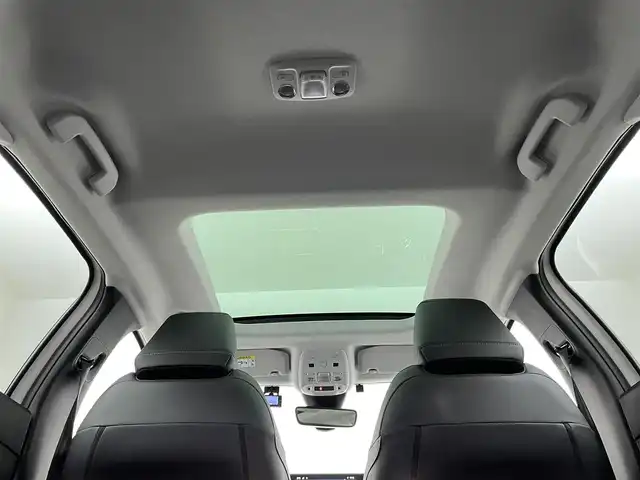 シトロエン Ｃ４ シャイン 埼玉県 2022(令4)年 0.4万km 白 純正ディスプレイオーディオ　ヘッドアップディスプレイ　ステアリングヒーター　レザーシート　シートヒーター　　レーダークルーズコントロール　前後ドライブレコーダー　　サンルーフ　パドルシフト　衝突軽減装置