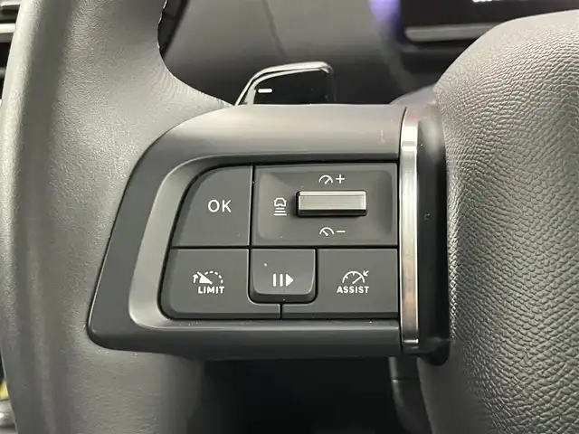 シトロエン Ｃ４ シャイン 埼玉県 2022(令4)年 0.4万km 白 純正ディスプレイオーディオ　ヘッドアップディスプレイ　ステアリングヒーター　レザーシート　シートヒーター　　レーダークルーズコントロール　前後ドライブレコーダー　　サンルーフ　パドルシフト　衝突軽減装置