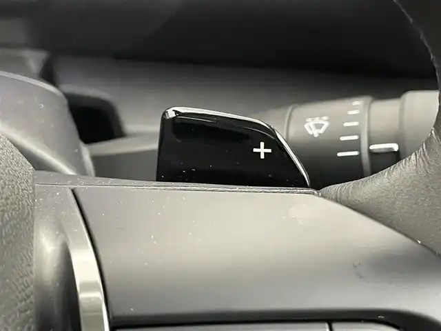 シトロエン Ｃ４ シャイン 埼玉県 2022(令4)年 0.4万km 白 純正ディスプレイオーディオ　ヘッドアップディスプレイ　ステアリングヒーター　レザーシート　シートヒーター　　レーダークルーズコントロール　前後ドライブレコーダー　　サンルーフ　パドルシフト　衝突軽減装置