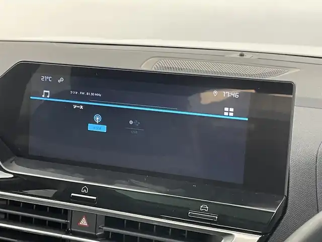 シトロエン Ｃ４ シャイン 埼玉県 2022(令4)年 0.4万km 白 純正ディスプレイオーディオ　ヘッドアップディスプレイ　ステアリングヒーター　レザーシート　シートヒーター　　レーダークルーズコントロール　前後ドライブレコーダー　　サンルーフ　パドルシフト　衝突軽減装置