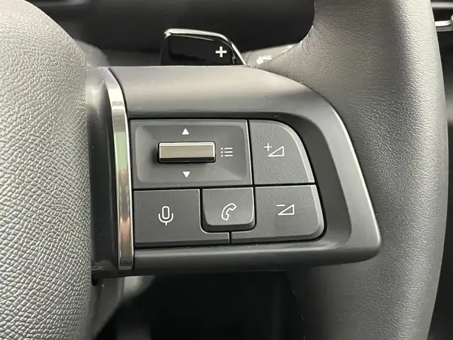 シトロエン Ｃ４ シャイン 埼玉県 2022(令4)年 0.4万km 白 純正ディスプレイオーディオ　ヘッドアップディスプレイ　ステアリングヒーター　レザーシート　シートヒーター　　レーダークルーズコントロール　前後ドライブレコーダー　　サンルーフ　パドルシフト　衝突軽減装置