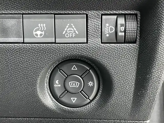シトロエン Ｃ４ シャイン 埼玉県 2022(令4)年 0.4万km 白 純正ディスプレイオーディオ　ヘッドアップディスプレイ　ステアリングヒーター　レザーシート　シートヒーター　　レーダークルーズコントロール　前後ドライブレコーダー　　サンルーフ　パドルシフト　衝突軽減装置
