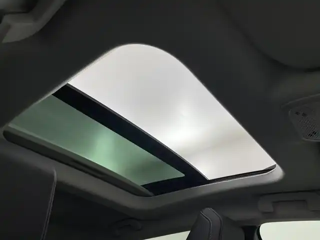 シトロエン Ｃ４ シャイン 埼玉県 2022(令4)年 0.4万km 白 純正ディスプレイオーディオ　ヘッドアップディスプレイ　ステアリングヒーター　レザーシート　シートヒーター　　レーダークルーズコントロール　前後ドライブレコーダー　　サンルーフ　パドルシフト　衝突軽減装置