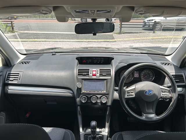 スバル フォレスター 2．0i－L アイサイト 沖縄県 2013(平25)年 9.5万km ダークグレーメタリック 禁煙車　/ＥＴＣ　/悪路走行支援機能　/シートヒーター　/全車速追従クルーズ　/バックモニター　/サンルーフ　/パワーシートＤ／Ｎ席　/衝突軽減システム　/アイドリングストップ　/社外ナビＡＭ／ＦＭ／ＢＴ／ＣＤ／ＤＶＤ/フルセグTV